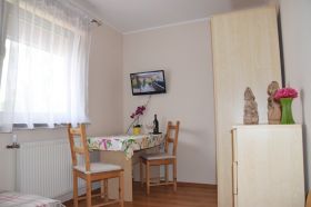 Комната №2 на верхнем этаже с общей мини-кухней для двоих номеров.