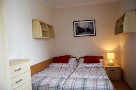 Комната №2 на верхнем этаже с общей мини-кухней для двоих номеров.